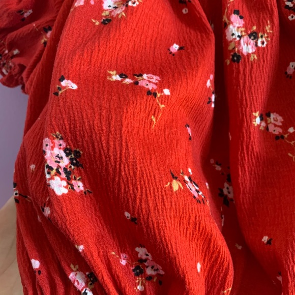 Ditsy red floral crop top - Picture 3 of 3